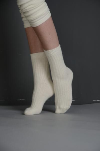 Moser Socken glatt mit Anti-Rutsch-Noppen mit 40 % Angora-Wolle