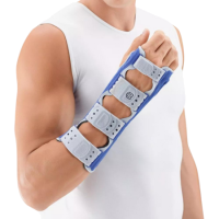 Vorschau: BAUERFEIND ManuLoc long Handgelenk-Orthese zur Ruhigstellung des Handgelenks und Teile des Unterarms