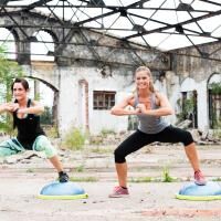 Vorschau: BOSU Balance Trainer Sport Ø 50 cm, Kombination aus Übungsball u. Gleichgewichtsbrett