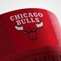 Vorschau: BAUERFEIND Sports Compression Knee Support nahtlose Kniebandage - NBA Bulls Edition
