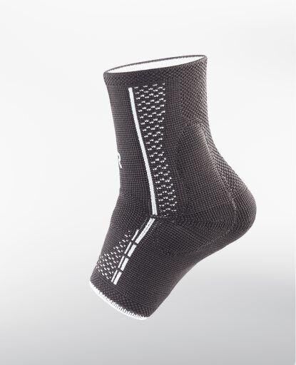 L&R Cellacare® Malleo Comfort Aktiv Sprunggelenkbandage komprimiert und stützt das Sprunggelenk