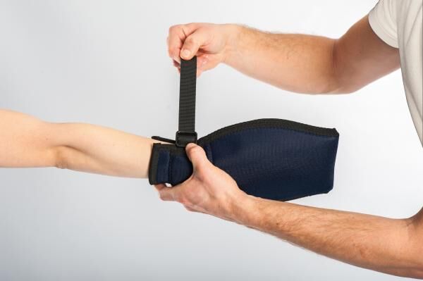 suprima CarePlus Patienten-Schutzhandschuhe, Schützt vor Eigenaggression