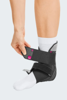 Vorschau: medi Ankle RTS Sprunggelenkbandage zur Stabilisierung des Sprunggelenks
