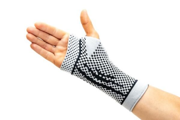 ANTAR Handgelenkbandage mit Silikonverstärkungen sorgen für eine leichte Kompression am Handgelenk