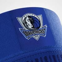 Vorschau: BAUERFEIND Sports Compression Knee Support nahtlose Kniebandage - NBA Mavericks Edition
