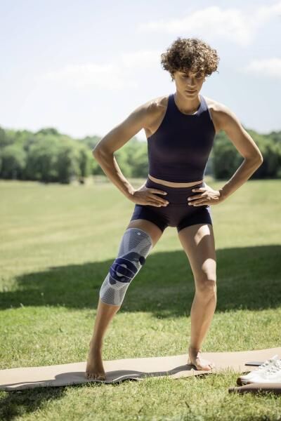 BAUERFEIND GenuTrain P3 stabilisierende Kniebandage bei Beschwerden der Kniescheibe