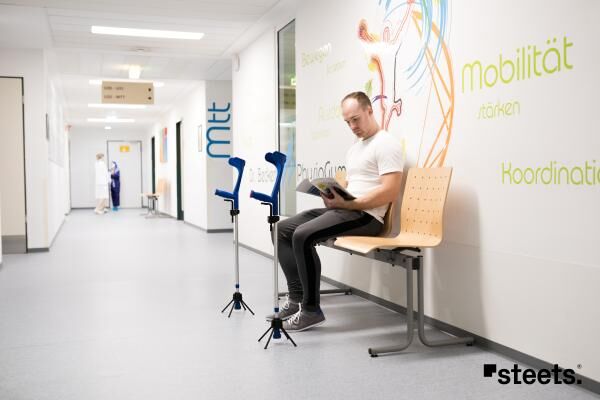 STEETS Abstellhilfe zur Nachrüstung für Gehstock und Unterarmgehhilfen, einfach zu bedienen