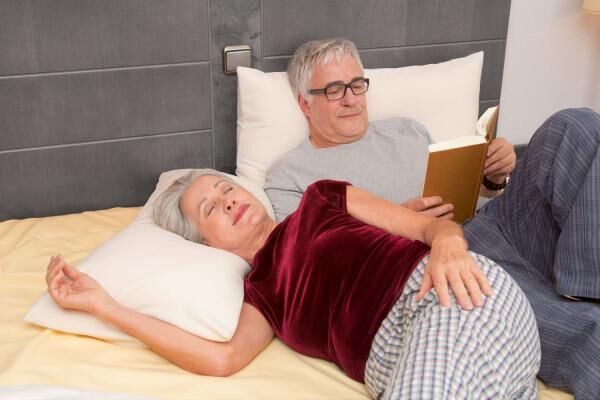 elsa Supreme Schlafkissen Farbe ecru 40 x 80 cm für Druckentlastung und Schlafkomfort