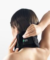 Vorschau: L&R Cellacare® Cervical Plus Classic Cervicalstütze mit Verstärkung stabilisiert die Halswirbelsäule