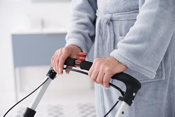 RIDDER Wohnraum-Rollator Pit zusammenklappbar mit Hand- und Feststellbremse