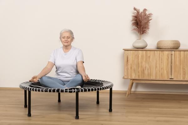 bellicon Trampolin Klassik mit Klappbeinen, 100 cm für Basisübungen, starke Seilringstärke