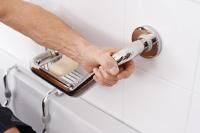 Vorschau: RIDDER Bad Winkel-Haltegriff Sam M mit ergonomisch geformter Grifffläche inkl. Ablagekorb