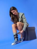 Vorschau: THUASNE Ligacast Air-Sprunggelenkorthese mit stabilisierenden Schalen und zusätzlicher Kompression