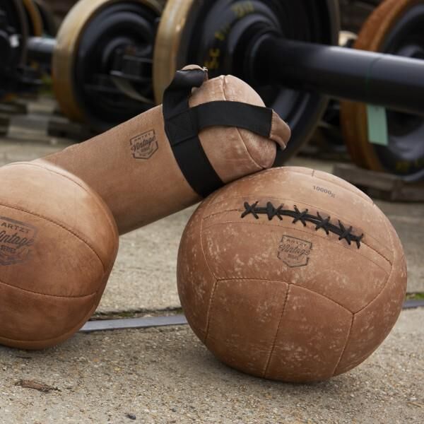 ARTZT Vintage Series Wall Ball aus Rindsleder handveredelt unterschiedliche Gewichte