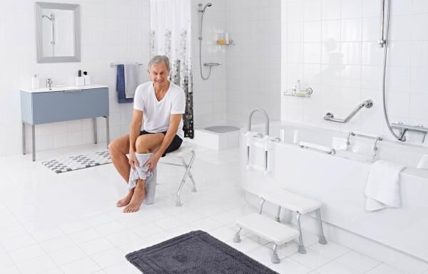RIDDER Bad-Hocker Sam klapp- und höhenverstellbar, rutschhemmende Sitzfläche