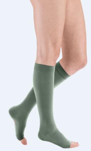 Mediven Forte Trendfarben 2024 extrem strapzierbare Kompressionsstrümpfe in Salbeigrün und Flieder