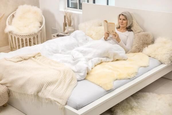 Fellhof Lammfell fürs Bett PLUS 135cm+, 100% Merino-Lammfell, OEKO-TEX® zertifiziert