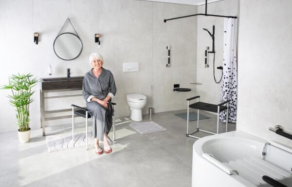 RIDDER Bad-Hocker Zac XXL schwarz, mit Armlehnen für leichteres Aufstehen