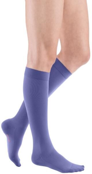 Mediven Plus Trendfarben 2023 strapazierfähige Kompressionsstrümpfe Salbeigrün und Flieder