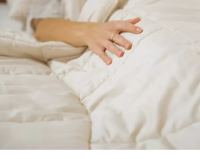 Vorschau: JONA SLEEP Bio Ganzjahres Bettdecke mit hohem Wärmespeichervermögen und für Allergiker geeignet