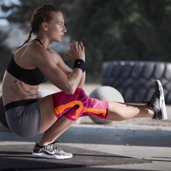 BAUERFEIND Sports Knee Support Kniebandage. Stabilisiert das Knie und kontrollierte Bewegungsabläufe