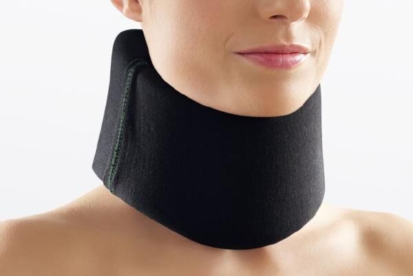 L&R Cellacare® Cervical Classic Cervicalstütze stabilisiert die Halswirbelsäule m. weichem Überzug