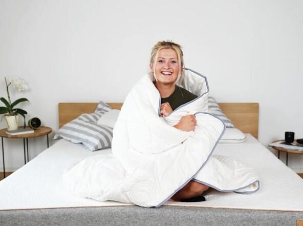 JONA SLEEP Ganzjahres-Bettdecke Kapok mit traumhaft leichter Kapokfaser