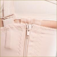 Vorschau: lipoelastic VF Comfort postoperatives Kompressionsmieder mit Hygieneöffnung u. Reißverschluss