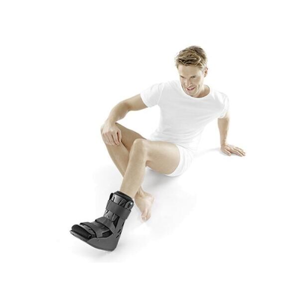 Ofa Dynamics Air Walker Short bewirkt eine effektive Ruhigstellung von Fuß und Unterschenkel