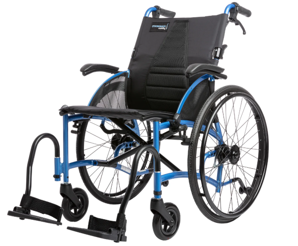 STRONGBACK Mobility FLIP Rollstuhl mit Rückenstütze, hochklappbaren Armlehnen und Trommelbremse