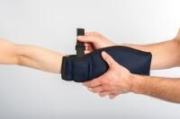 Vorschau: suprima CarePlus Patienten-Schutzhandschuhe, Schützt vor Eigenaggression