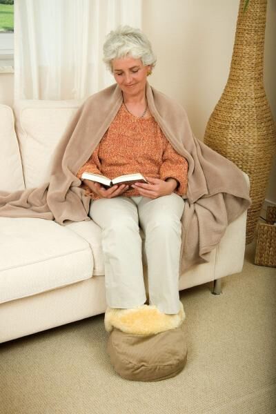 RUSSKA Fußwärmer zum Wärmen beider Füße 35 x 30 x 15 cm aus Baumwolle und Lammfell