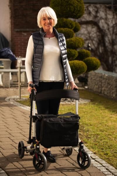 RIDDER Rollator Mio doppelt zusammenfaltbar mit Ankipphilfe, Sitz, Rückengurt u. Reflektoren