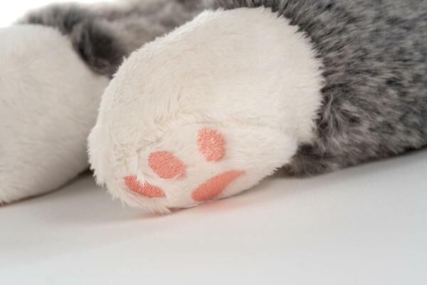 RobiCare® interaktive Therapiekatze "grau-weiß" Demenz-Plüschtier, mit Bewegungssensor