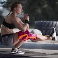 Vorschau: BAUERFEIND Sports Knee Support Kniebandage. Stabilisiert das Knie und kontrollierte Bewegungsabläufe