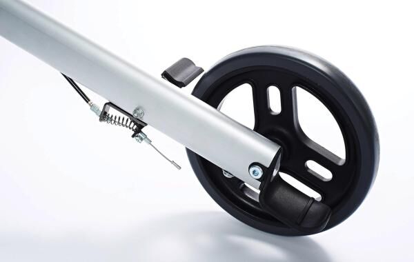 RIDDER Rollator Mio doppelt zusammenfaltbar mit Ankipphilfe, Sitz, Rückengurt u. Reflektoren