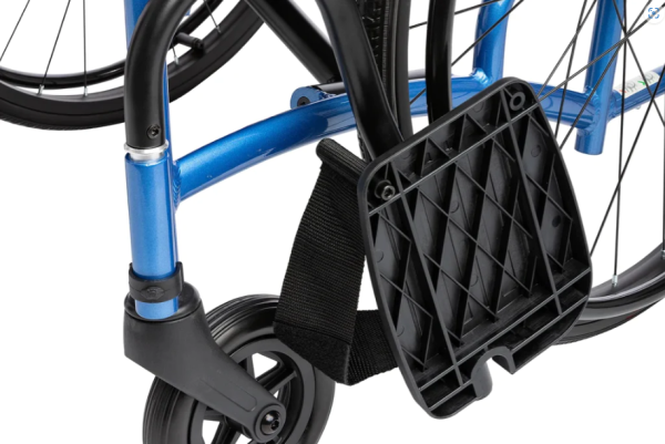 STRONGBACK Mobility FLIP Rollstuhl mit integrierter Rückenstütze und hochklappbaren Armlehnen