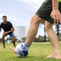 Vorschau: BAUERFEIND MalleoTrain S Sprunggelenk-Aktivbandage, dehnbar, atmungsaktiv und feuchtigkeitsabführend