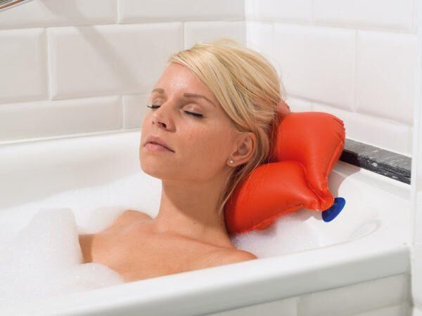 Dr. Winkler aufblasbares Badewannenkissen "Lippe" mit Saugnäpfen, 42 x 27 cm