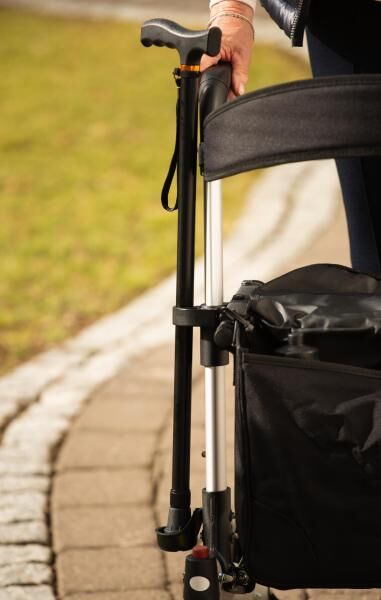 RIDDER Rollator Mio doppelt zusammenfaltbar mit Ankipphilfe, Sitz, Rückengurt u. Reflektoren