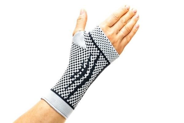 ANTAR Handgelenkbandage mit Silikonverstärkungen sorgen für eine leichte Kompression am Handgelenk