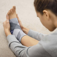 Vorschau: BAUERFEIND MalleoTrain S Sprunggelenk-Aktivbandage, dehnbar, atmungsaktiv und feuchtigkeitsabführend