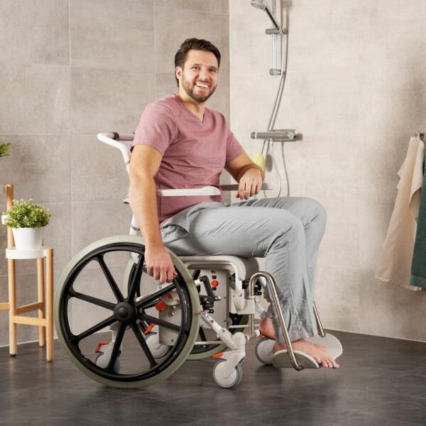 etac Swift Mobil-2 Dusch- Toilettenrollstuhl 24 Zoll mit ergonomischen Sitz u. höhenverstellbar