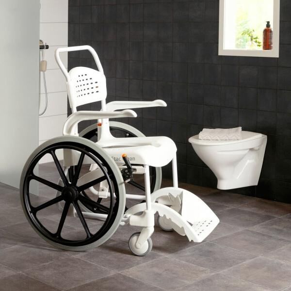 Etac Clean Dusch- Und Toilettenrollstuhl 24" Mit Bremsen An Beiden ...