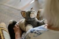 Vorschau: RobiCare® Aktivkatze® Plüschtier "Lucky" Demenz-Therapiekatze