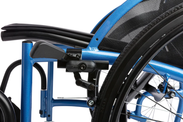 STRONGBACK Mobility COMFORT Leichtgewicht-Rollstuhl mit Rückenstütze und Trommelbremsen