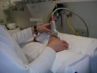 Vorschau: Dr. Winkler Sonolagerungsschiene mit U-Schale zur Anwendung bei der Hüftsonographie von Säuglingen