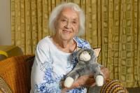 Vorschau: RobiCare® Aktivkatze® Plüschtier "Lucky" Demenz-Therapiekatze