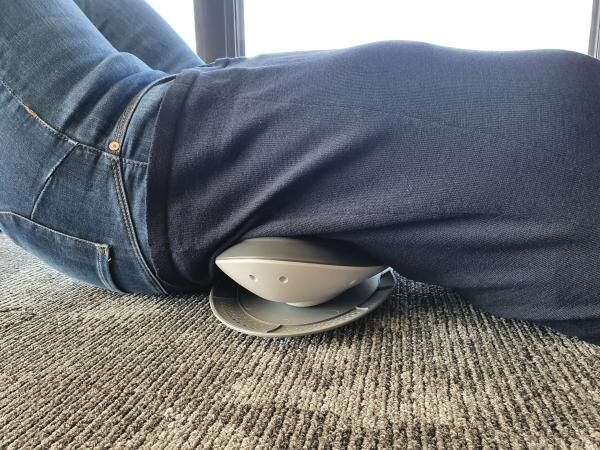 ergoleben Massagegerät für Hüfte und Lendenwirbelsäule mit Heizfunktion, Lichttherapie und Vibration