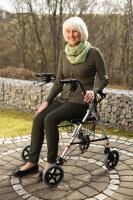 Vorschau: RIDDER Rollator Eco mit Rückenlehne, schwarz, Falttechnik inkl. Einkaufskorb